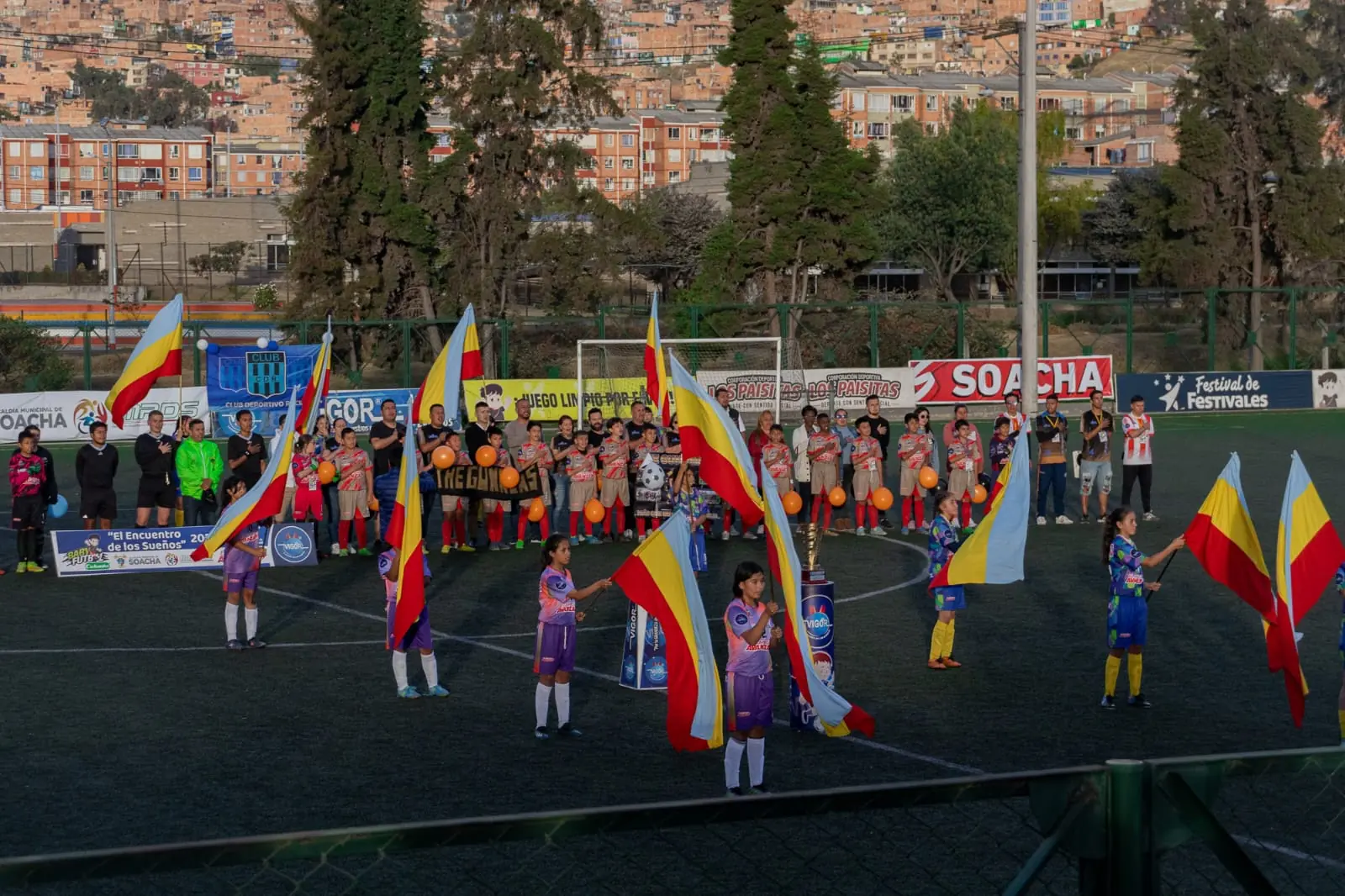 Desfile de inauguración del torneo Baby Fútbol 2022 en Soacha